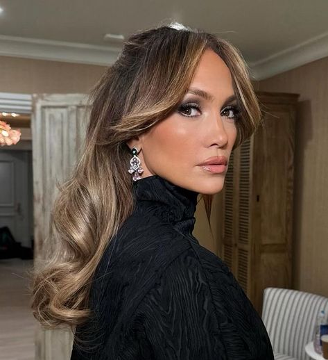 Jlo Hair Color, Jessica Burciaga Hair, Jlo Hair Colors, Jlo Hair, Schiaparelli Haute Couture, Cute Wedding Hairstyles, Short Hair For Boys, Jennifer Lopez Hair, Barbie Hair