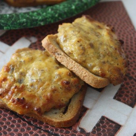 Sausage & Rye Party Breads - AllisonProper Recipes With Rye Bread, Rye Bread Appetizer, Cocktail Rye Bread, Rye Bread Sandwiches, Bread Snacks Recipe, Snack Recipe Ideas, Party Bread, Sausage Appetizers, Rye Bread Recipes