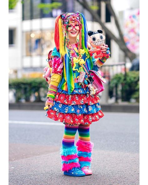 Harajuku Japan on Instagram: “Well known Harajuku street style personality Mai (@mai_no.13) wearing a mostly handmade old school Japanese decora look with rainbow hair…” Decora Fashion Outfits, Harajuku Decora Kei, Decora Kei Fashion, Decora Outfits, Decora Style, Decora Harajuku, Harajuku Decora, Harajuku Fashion Street, Harajuku Outfits