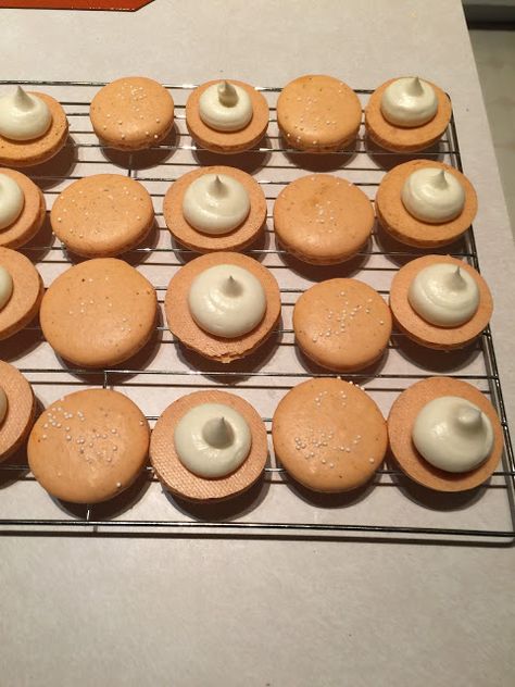 JasmineRichelleBakes: Thai Tea Macarons For The Win! French Macaroons Recipe, Macaroon Ideas, Chai Desserts, Macarons Ideas, Baking Macarons, Tea Macarons, French Macaroon Recipes, Making Macarons, Macaron Packaging