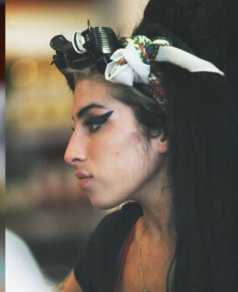 Amy Winehouse Makeup, First Aesthetic, Jack Off Jill, Amy Winehouse Style, Amy W, Sarah Vaughan, Keith Whitley, Halloween Inspo, Amy Winehouse