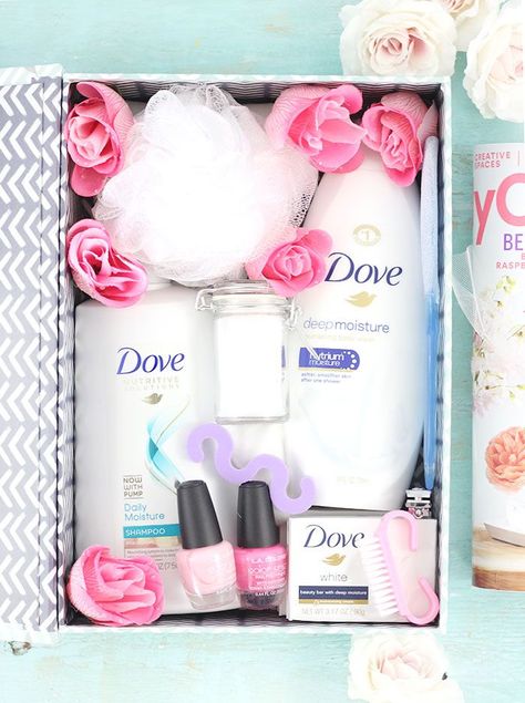 Spa in a box. Such an easy diy gift idea. Get a free printable for easy gifting. Spa In A Box, Spa Box, Diy Gift Baskets, Creative Diy Gifts, Gift Box Ideas, Diy Spa, Navidad Diy, Easy Diy Gifts, Diy Gift Box