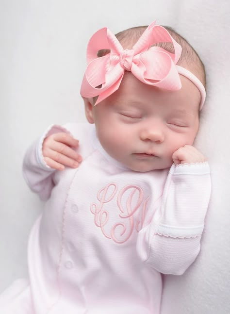 Going Home Outfit For Baby Girl, Baby Hospital Pictures, Leg Snaps, Hospital Pictures, Girl Coming Home Outfit, Girls Coming Home Outfit, Going Home Outfit, Baby Hospital, Newborn Baby Photos