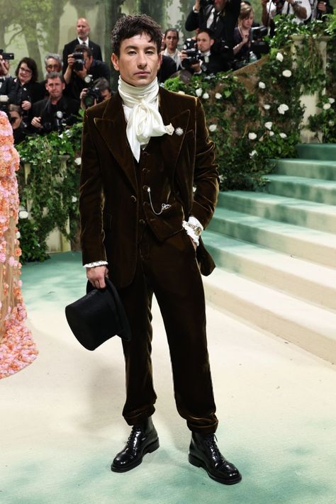 Barry Keoghan - The 2024 Met Gala: 'Sleeping Beauties: Reawakening Fashion' May 6, 2024 Men Met Gala Looks, Ballroom Dance Outfits, Met Gala Fashion, Winter Gala, Wolford Bodysuit, Met Gala Outfits, Christmas Moodboard, Gala Looks, Gala Outfit