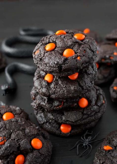 The Best Halloween Desserts on Pinterest: Dark Chocolate Halloween Cookies #halloween #dessert #darkchocolate #cookies Chocolate Halloween Cookies, Snack Halloween, Halloween Brownies, Chocolate Halloween, Postres Halloween, Dessert Halloween, Halloween Cookie Recipes, Dark Chocolate Cookies, Halloween Food Treats