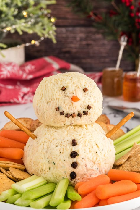 Cheese Ball Snowman, Cranberry Cheeseball, Christmas Potluck Dishes, Snowman Cheeseball, Bread Breakfast Ideas, Christmas Party Appetizers, Best Christmas Appetizers, Christmas Potluck, Christmas Appetizers Easy