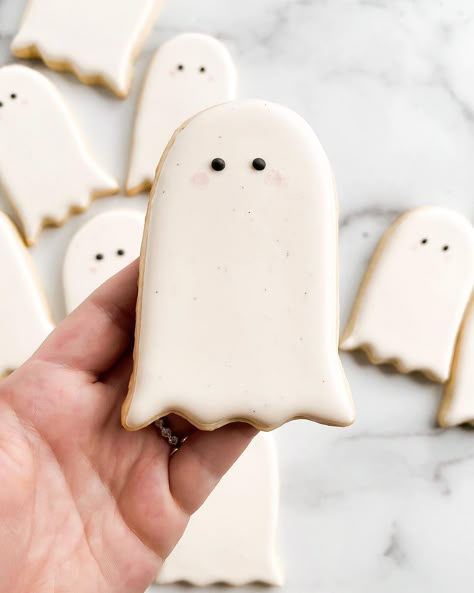 Ghost Sugar Cookies, Cutesy Halloween, Halloween Breakfast, Halloween Cookies Decorated, Halloween Sugar Cookies, Sugar Cookie Royal Icing, Ghost Cookies, Seasonal Treats, Halloween Vibes