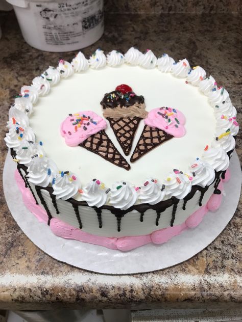 Ice Cream Cake Designs, Dq Ice Cream Cake, Dq Ice Cream, Dq Cakes, Cake Funny, Ice Cream Cone Cake, Frosting Flowers, Decorating Frosting, Cake Design Ideas