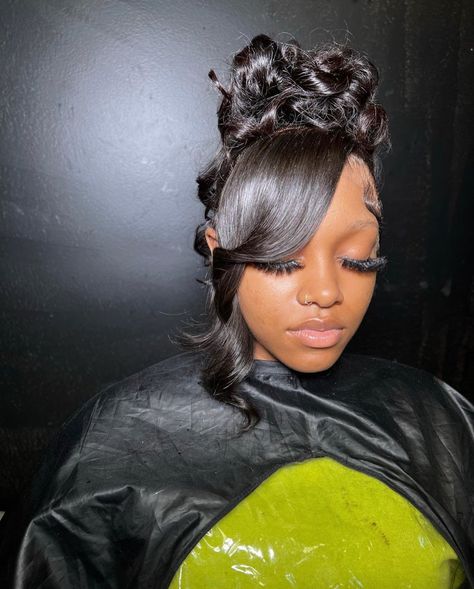 Bun With Swoop, Swoop Bun, Black Hairstyle Ideas, Basic Hairstyles, Teenage Hairstyles, Black Hairstyle, Sleek Ponytail Hairstyles, Frontal Wig Hairstyles, Ponytail Hairstyles Easy