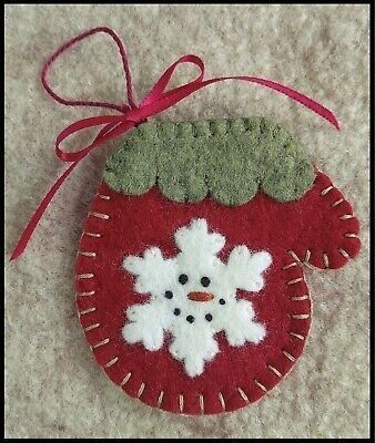 Ornament Sewing Projects, Fall Felt Crafts, Ball Ornaments Diy, Christmas Sewing Crafts, Easy Diy Fall Crafts, Christmas Ball Ornaments Diy, Snowmen Ideas, Yule Crafts, Christmas Ornament Gifts