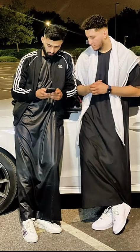 Middle Eastern Outfit Men, Arab Outfit Men, Eid Men Outfit, Arabic Men Outfit, Islamic Wear For Men, Muslim Men Outfit, Dinner Wears, Outfit Cowo, Thobes Men