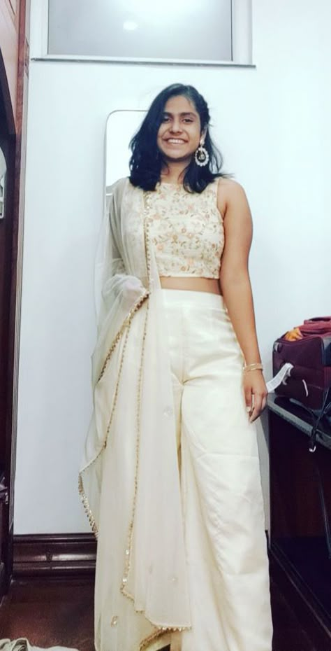 Palazzo Tops Indian, Pant Crop Top With Dupatta, Palazzo And Crop Top Indian Wedding, Sari Crop Top, Palazzo Onam Outfit, Crop Top With Plazo Indian, White Crop Top Lehenga, Blouse And Plazo Set, Palazzo Crop Top