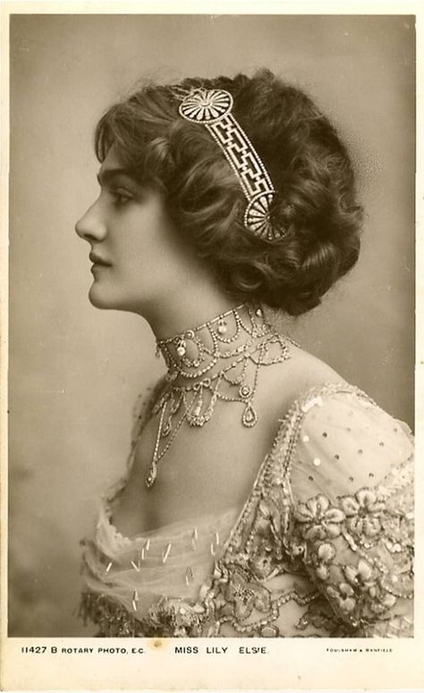 Lily Elsie Lily Elsie, Basic Hairstyles, Historical Hairstyles, Edwardian Hairstyles, Victorian Hairstyles, Photographie Portrait Inspiration, Gibson Girl, Edwardian Fashion, Vintage Portraits