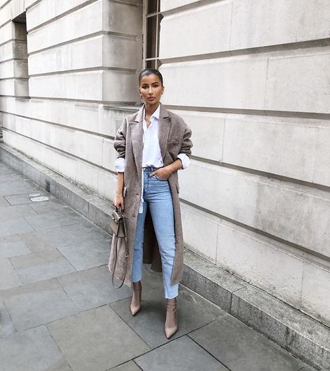 Blue Jean Outfits, Grey Trench Coat, Jeans With Heels, Fall Fits, Street Outfit, Zara Jeans, Fall Winter Fashion, Jeans Color, Street Style Outfit