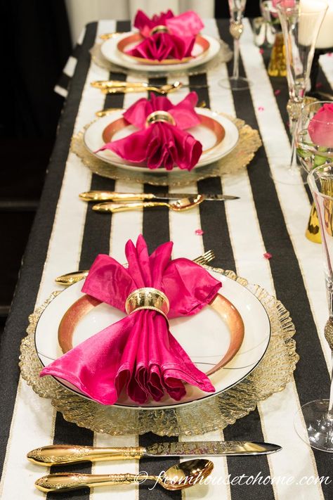 Kate Spade Inspired Table Setting | Looking for decor ideas for a Kate Spade party or wedding? Take a look at this black and white Kate Spade inspired table setting with pops of pink and gold. Kate Spade Christmas Tree, Kate Spade Christmas, Gold Table Decor, Kate Spade Party, Gold Table Setting, Mercury Glass Candle Holders, Kate Spade Bridal, Black Napkins, Pink Napkins