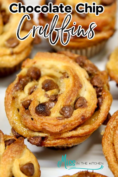 Chocolate Chip Cruffins made with refrigerated crescent dough and milk chocolate chips. These delightful pastries are a cross between a croissant and a muffin, with layers of flaky goodness and pockets of melty chocolate in every bite. Crescent Dough Recipes, Cruffin Recipe, Waffles Easy, Sweet Breakfast Treats, Crescent Dough, Chocolate Croissant, Chocolate Chip Recipes, Chocolate Chip Muffins, Classic Desserts