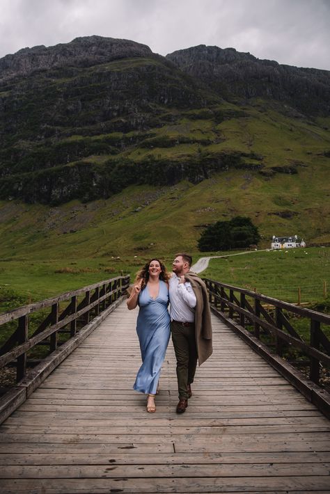 For those thinking about whether to elope in Edinburgh, Scotland – we have put together a nifty guide outlining everything you need to know. Cotswolds Elopement, Wedding Venues Scotland, Scotland Elopement, Scotland Edinburgh, Famous Castles, Elopement Planning, Edinburgh Castle, Wedding Day Timeline, Photography Pricing