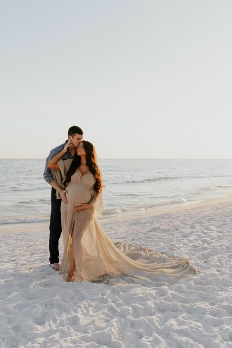 Maternity Instagram, Pregnancy Photoshoot Beach, Maternity Shoot Beach, Couple Maternity Poses, Beach Maternity Pictures, Beach Maternity Shoot, Maternity Picture Outfits, Maternity Photography Beach, Maternity Studio Photoshoot