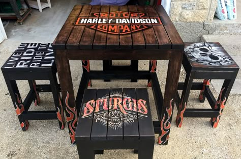 Harley Davidson Table and Chairs. Hand painted by Angie Zubrin. Zubrin Design on Facebook. Harley Davidson Furniture Ideas, Harley Davidson Table, Mechanic Shop Decor, Harley Davidson Decor, Wood Pallet Crafts, Harley Davidson Crafts, Cabin Plans With Loft, Bar Counter Design, Harley Davidson Artwork