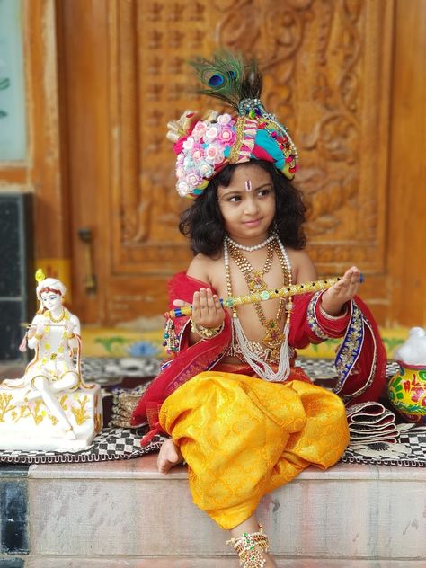 Krishna Fancy Dress For Kids, Krishna Outfit, Krishna And Mahadev, Krishna Photoshoot, Krishna Costume, Krishna Decoration, Pink Moon Wallpaper, Krishna Dress, Photo Stills