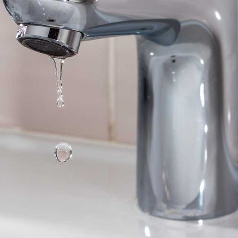 Water leakage from the faucet Leaking Faucet, Leaky Faucet, Drops Of Water, Useful Stuff, Be Simple, Interior Projects, Home Maintenance, Easy Steps, Easy Step