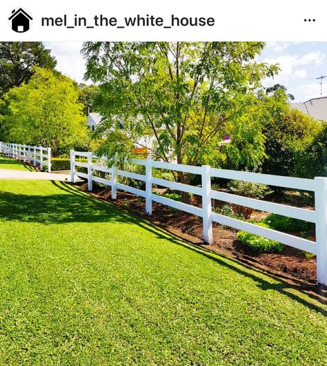 White Farmhouse Fence, White Fence Front Yard Country, Farmhouse Front Yard Fence, Acreage Fencing Ideas, Acreage Landscaping Driveway Entrance, Farm Fence Ideas Country Life, White Fence Front Yard, White Farm Fence, Acreage Fencing