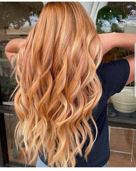 Honey Red Blonde Hair, Ginger Hair Ideas Highlights, Honey Copper Hair Color, Ginger Caramel Hair, Summer Strawberry Blonde Hair, Light Auburn Hair Color Copper Strawberry Blonde, Strawberry Blond Balayage, Strawberry Blonde Hair With Blonde Highlights, Blonde Highlights On Ginger Hair