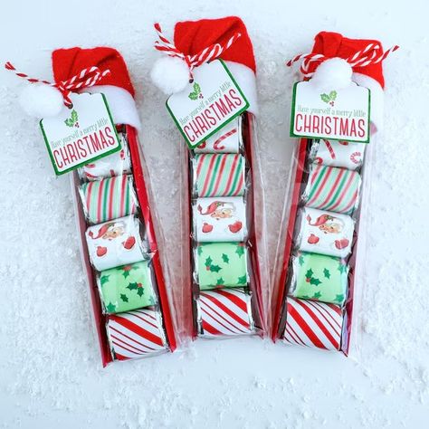 TwigsandPapers - Etsy Christmas Wrapped Candy Bars, Hershey Nugget Treat Holders Christmas, Nugget Christmas, Christmas Favors Ideas, Christmas Candy Party, Thanks Giving Recipes, Xmas Party Favors, Countdown Ideas, Homemade Christmas Presents