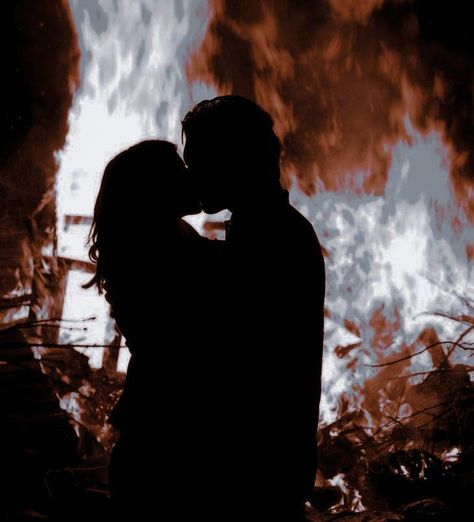 Male and female silhouettes in a passionate embrace. Wattpad Covers Aesthetic Romance, These Broken Stars, Breathing Fire, Seshomaru Y Rin, Tom Riddle, Dark Romance Books, Fantasy Aesthetic, Fantasy Romance, Character Aesthetic