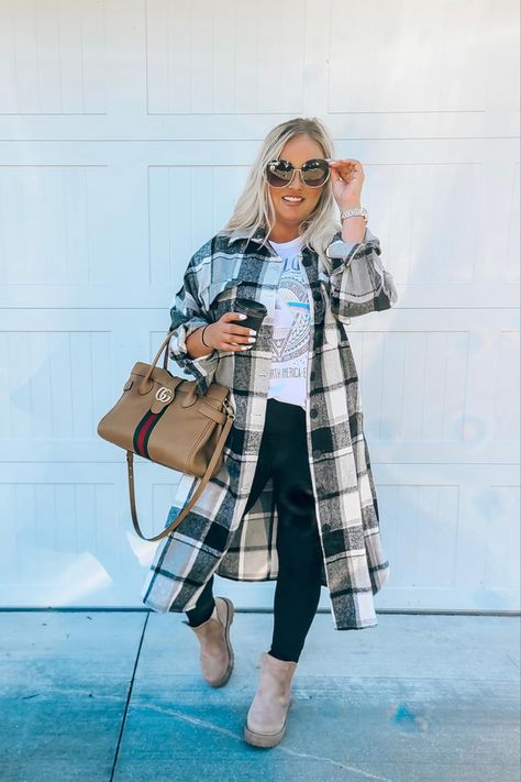 Long plaid flannel, perfect for fall 🍁 Plaid Duster Outfit, Flannel Duster Outfit, Long Plaid Jacket Outfit, Long Flannel Jacket Outfit, Long Flannel Shirt Outfit, Flannel Jacket Outfit, Plaid Flannel Outfit, Plaid Jacket Outfit, Duster Outfit