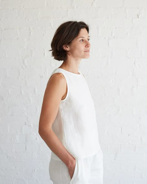 One Yard Sewing Project: The Essential Linen Tank Tutorial – Fabrics-Store.com – The Thread Shell Top Sewing Pattern, Linen Top Pattern, Top Pattern Sewing, Tank Top Sewing Pattern, Tank Pattern, Diy Sy, Simple Tank Tops, Tank Top Pattern, Sewing Tops