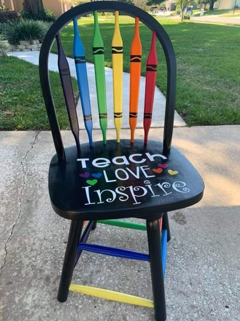 Painted School Chairs Ideas, Painted Teacher Chair Classroom, Teacher Painted Chair, Classroom Teacher Chair, Diy Teacher Chair, Teacher Chairs For Classroom, Classroom Rocking Chair, Teacher Rocking Chair, Chair Diy Ideas