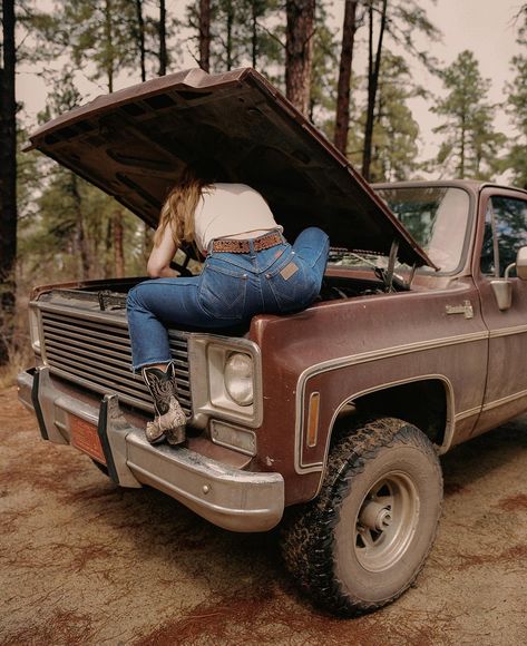 Cars Women, Old Pickup, Cowgirl Aesthetic, Southern Gothic, Western Aesthetic, The Trunk, Ranch Life, Baby Cowboy, American Dream