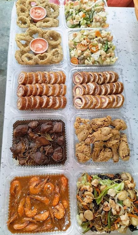 Filipino Birthday Party Food, Celebration Food Ideas, Filipino Food Party, Philippine Food, May Ideas, Food For Crowd, Drink Cake, Celebration Food, Class Board