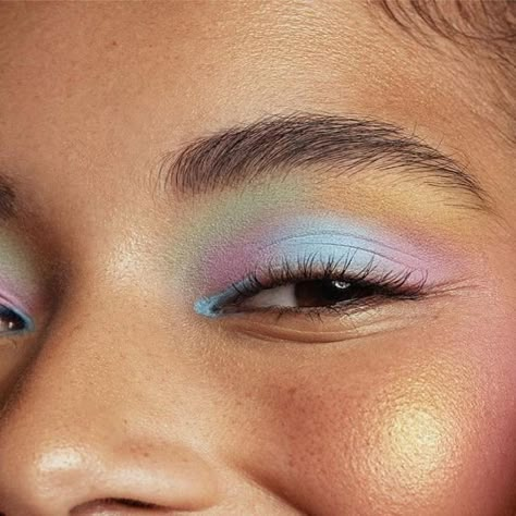 Opal Makeup Look, Colorful Eye Shadow, Pastel Makeup Ideas, Makeup Looks Art, Subtle Colorful Makeup, Nature Inspired Makeup, Colour Pop Eyeshadow Looks, Pixie Makeup Looks, Pastel Eye Makeup