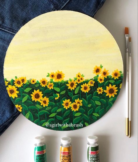 Flowers Sunflowers Drawing, Cute Circle Canvas Paintings, Acrylic Circle Painting, Aesthetic Circle Painting, Mini Sunflower Painting, Sun Flowers Paintings, Round Painting Ideas Easy, Circle Acrylic Painting, Sunflower Easy Painting