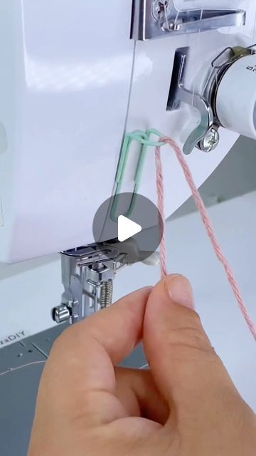 Yarn Couching Machine Embroidery, Sewing With Yarn On Sewing Machine, Machine Embroidery Hacks, Embroidery With Sewing Machine, I Cord Projects, Yarn Couching, Stitching Hacks, Cord Knitting, Embroidery Hacks