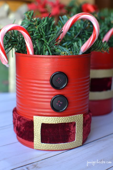 Santa Cans - Repurpose Tin Cans into Santa decorations Tin Can Ideas, Coffee Can Crafts, Bed Spring, Recycled Tin Cans, Can Ideas, Tin Can Art, Aluminum Can Crafts, Recycled Tin, Can Art