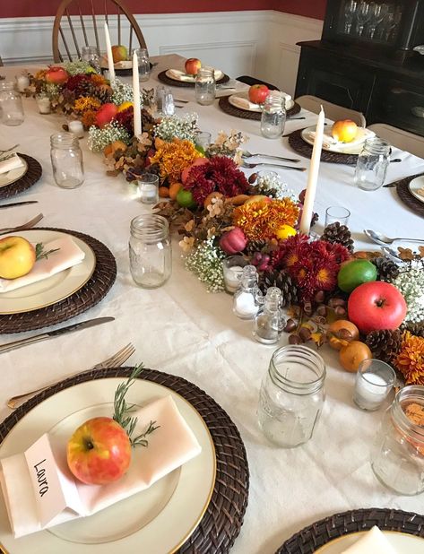 Fit more guests at your next holiday gathering without using a folding table. If you or your spouse are handy, this DIY tabletop is a perfect fit! Harvest Table Decor, Home With Garden, Diy Tabletop, Diy Fall Decor Ideas, Simple Diy Home Decor, Outdoor Fall Decor, Diy Dining Table, Diy Fall Decor, Modern Farmhouse Home Decor