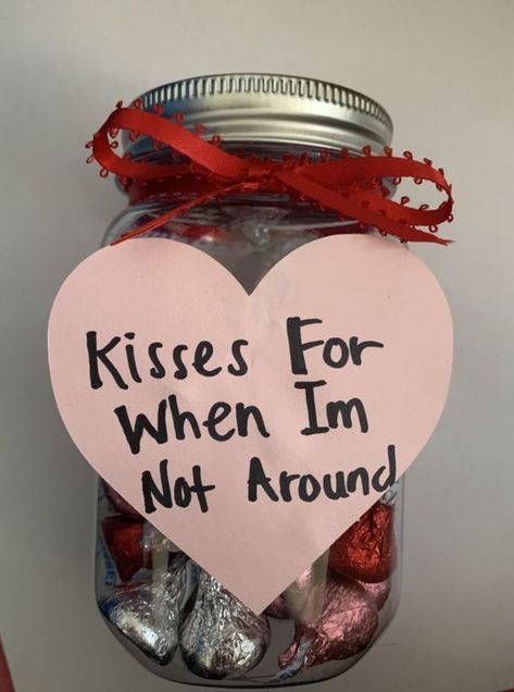 35+ Super Cute Valentines Jar Crafts | HubPages Hershey Kisses Gifts, Jar Crafts For Kids, Hershey Kisses Crafts, Valentine Mason Jar, Diy Valentine Gifts For Boyfriend, Flowers For Valentines Day, For My Bf, Boyfriend Crafts, Cute Valentines Day Gifts