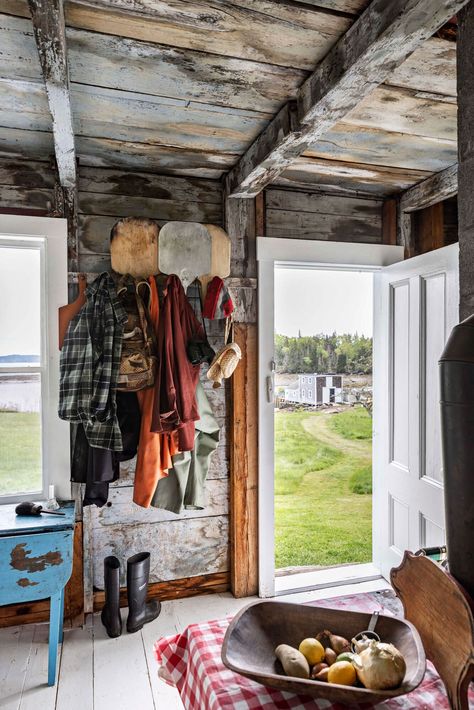 The Maine House II - Decor Maine Maine Home Aesthetic, Maine Home Interior, Maine Lifestyle, New England Lake House, Maine Cottage Interiors, Usonian Architecture, Cabin Style Decor, Fisherman Fashion, Quaint House