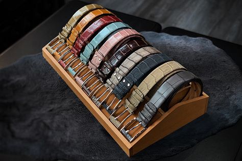 Atelier showcase-organizer for leather belts on Behance Belt Stand Display, Belts Display Retail, Leather Display Ideas, Belt Display Ideas, Belt Display Retail, Belt Store, Shoe Store Design, Belt Rack, Belt Storage