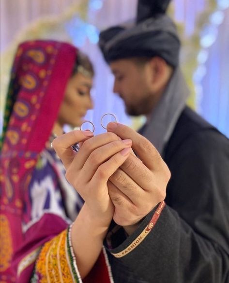 Mosque Wedding, Engagement Party Photo Ideas, Bride Groom Photoshoot, Nikah Ceremony, Afghani Dresses, Afghan Culture, Henna Wedding, Afghani Clothes, Islam Marriage