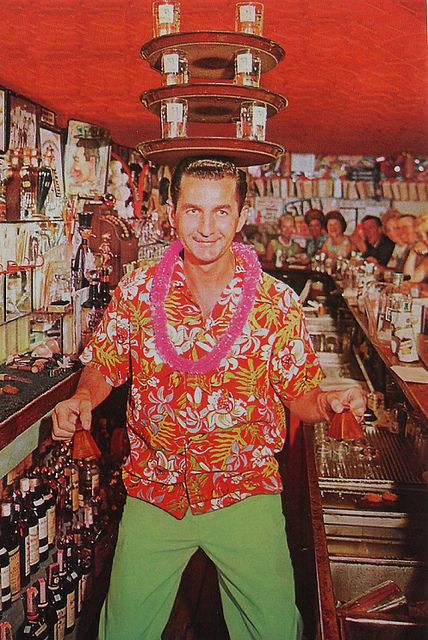 1950s Hawaiian Shirt Bartender Man Balance Trays Of Drinks Vintage Postcard Tiki Fashion, Tiki Style, Tiki Bar Decor, Tiki Mugs, Enchanted Tiki Room, Tiki Lounge, Tiki Art, Tiki Bars, Tiki Tiki