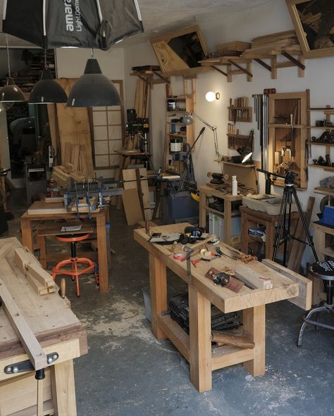 @ateliermateus #marcenaria #woodworking #joinery #atelier #lisboa Furniture Making Workshop, Wood Workshop Aesthetic, Carpentry Aesthetic, Kiln Shed, Jewelry Studio Space, Carpenter Workshop, Woodwork Workshop, Tiny Workshop, Furniture Workshop