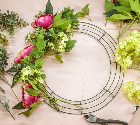 Diy Wreath Frame, Diy Dollar Tree Wreath, Dollar Tree Wreath, Door Wreaths Burlap, Diy Floral Wreath, Silk Flower Wreaths, Wreath Frames, Metal Wreath Frame, Wire Wreath Forms