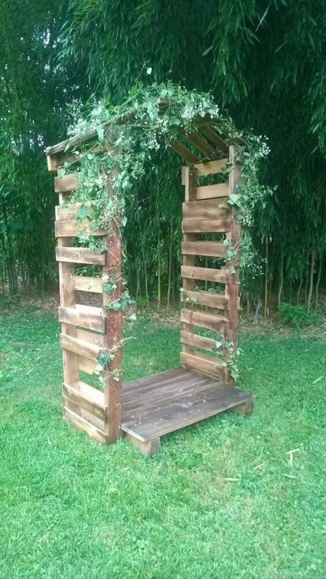 Allotment Gardening, Wedding Arbor, Pallet Decor, Pallet Creations, Pallets Garden, Pallet Garden, Pallet Crafts, Backyard Inspo, Wood Pallet Projects