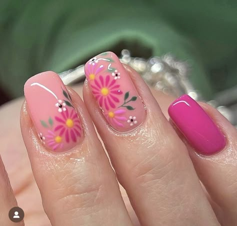 Heart Flower Nails, Mauve Pink Nails, Flower Design Nails, Pinks Nail, Paintbox Spring, Tan Ideas, Pink Hyacinth, Pink Nail Art Designs, Hard Gel Nails