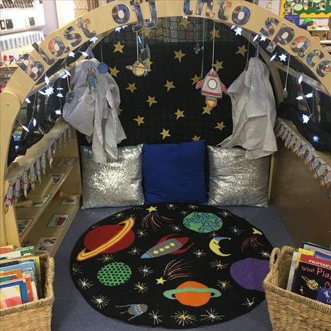 Reading Corner Space Theme, Space Themed Reading Nook, Reading Den Classroom, Outer Space Reading Corner, Space Themed Reading Corner, Reading Den Ideas, Reading Arch, Eyfs Reading Corner, Book Corner Eyfs