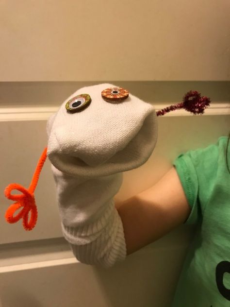 Sock puppets are still fun for young kids to play with. For slightly older ones, they can create their own funny puppet. Sometimes simple is good. Diy Sock Puppets, How To Make Gloves, How To Make Socks, Mermaid Socks, Sock Puppet, Glove Puppets, Velvet Glove, Corkboard Ideas, Puppets Diy